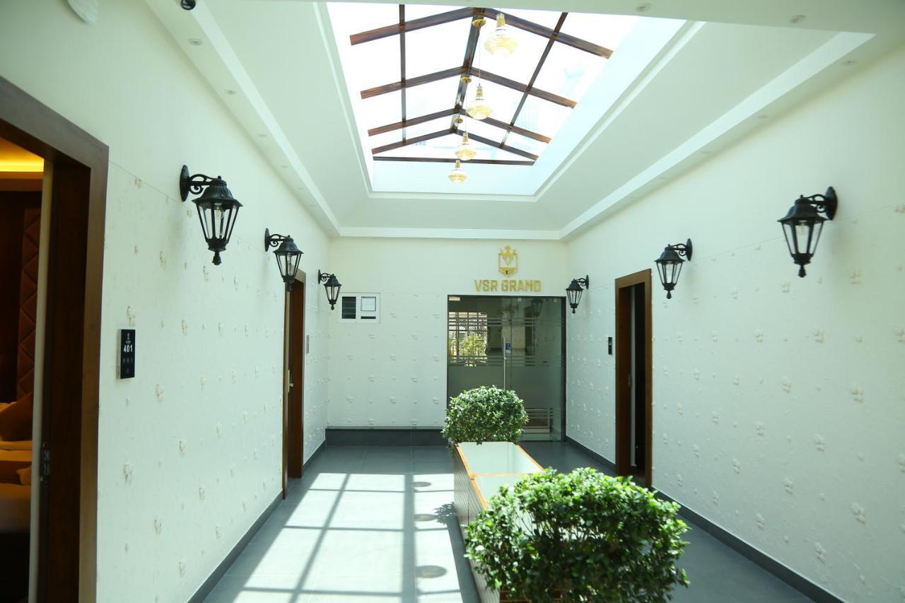 Vsr Grand Hotel Madanapalle ภายนอก รูปภาพ