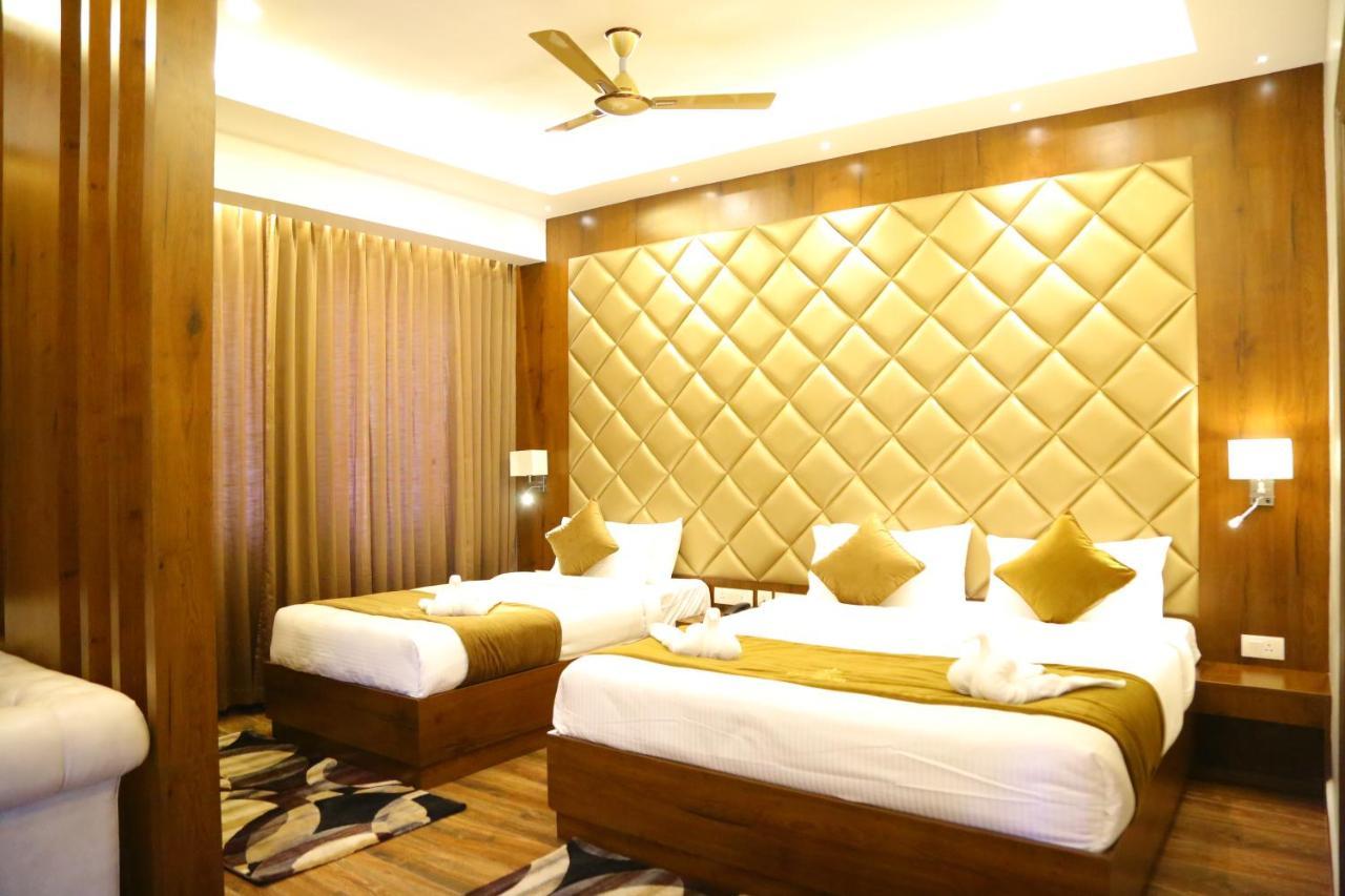 Vsr Grand Hotel Madanapalle ภายนอก รูปภาพ