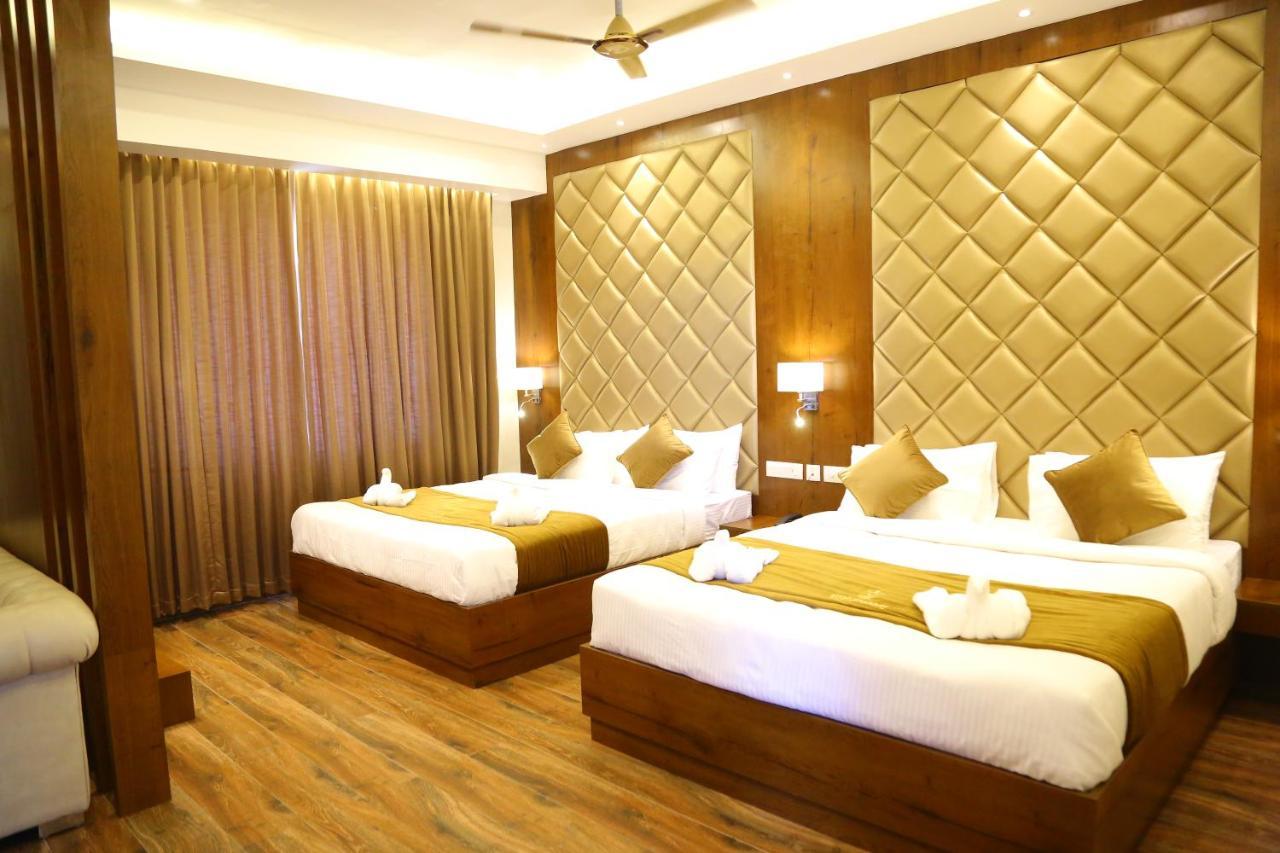 Vsr Grand Hotel Madanapalle ภายนอก รูปภาพ