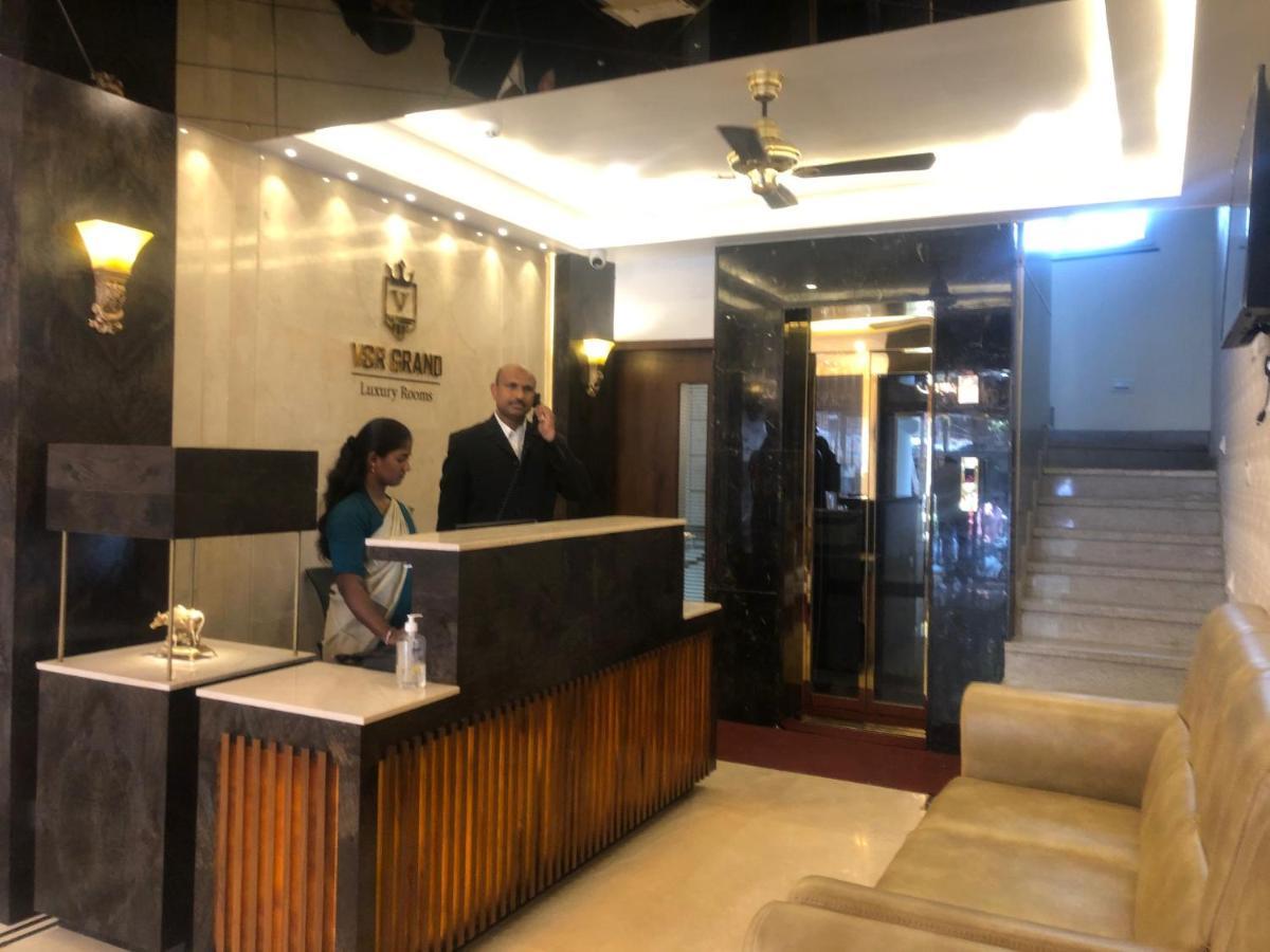 Vsr Grand Hotel Madanapalle ภายนอก รูปภาพ